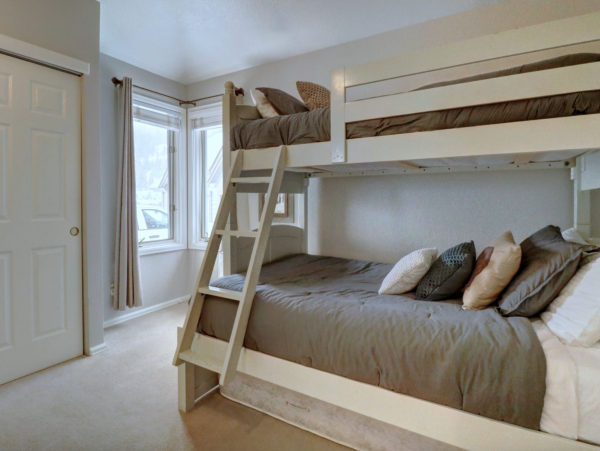 Copper MTN East Village Pet Friendly townhome